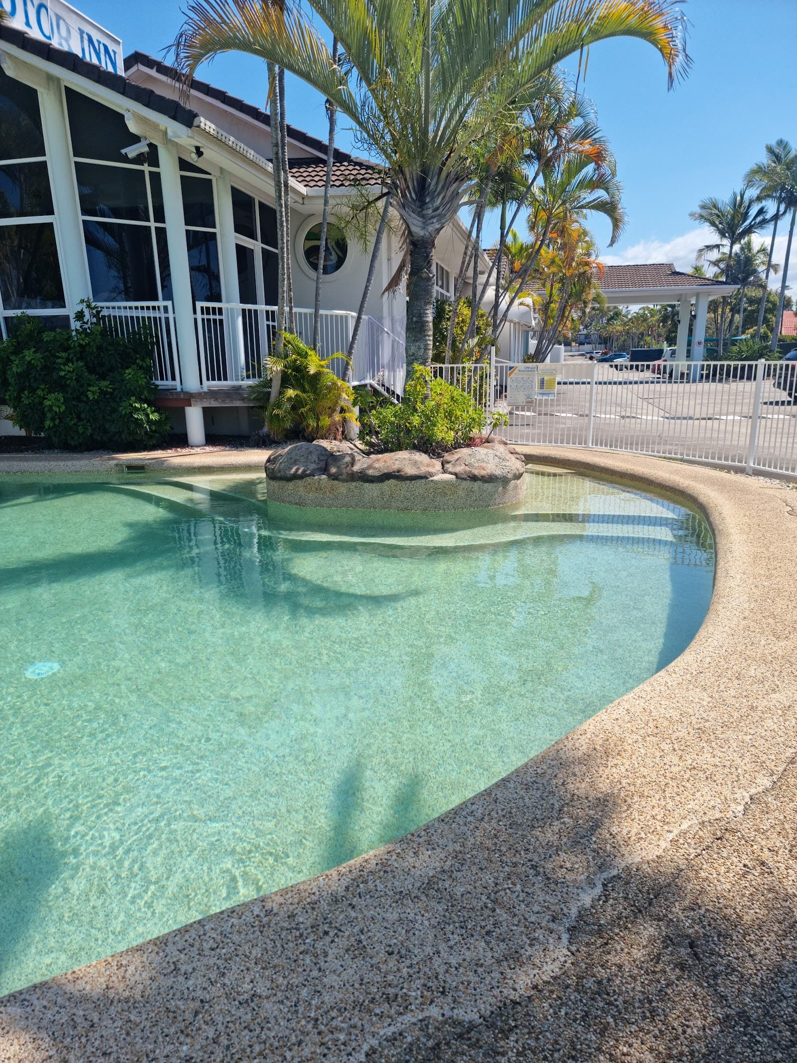 Runaway Bay Motor Inn — Hope Island, Gold Coast